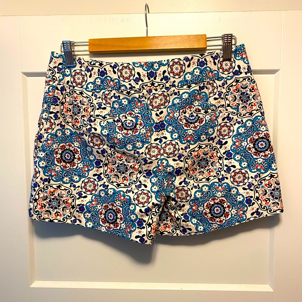 Loft floral dress shorts; size 4